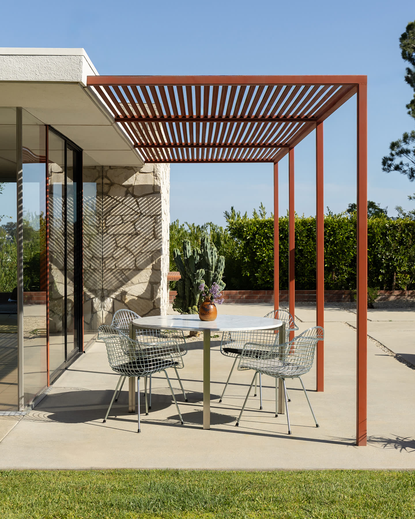 Outdoor dining beneath the redwood pergola.